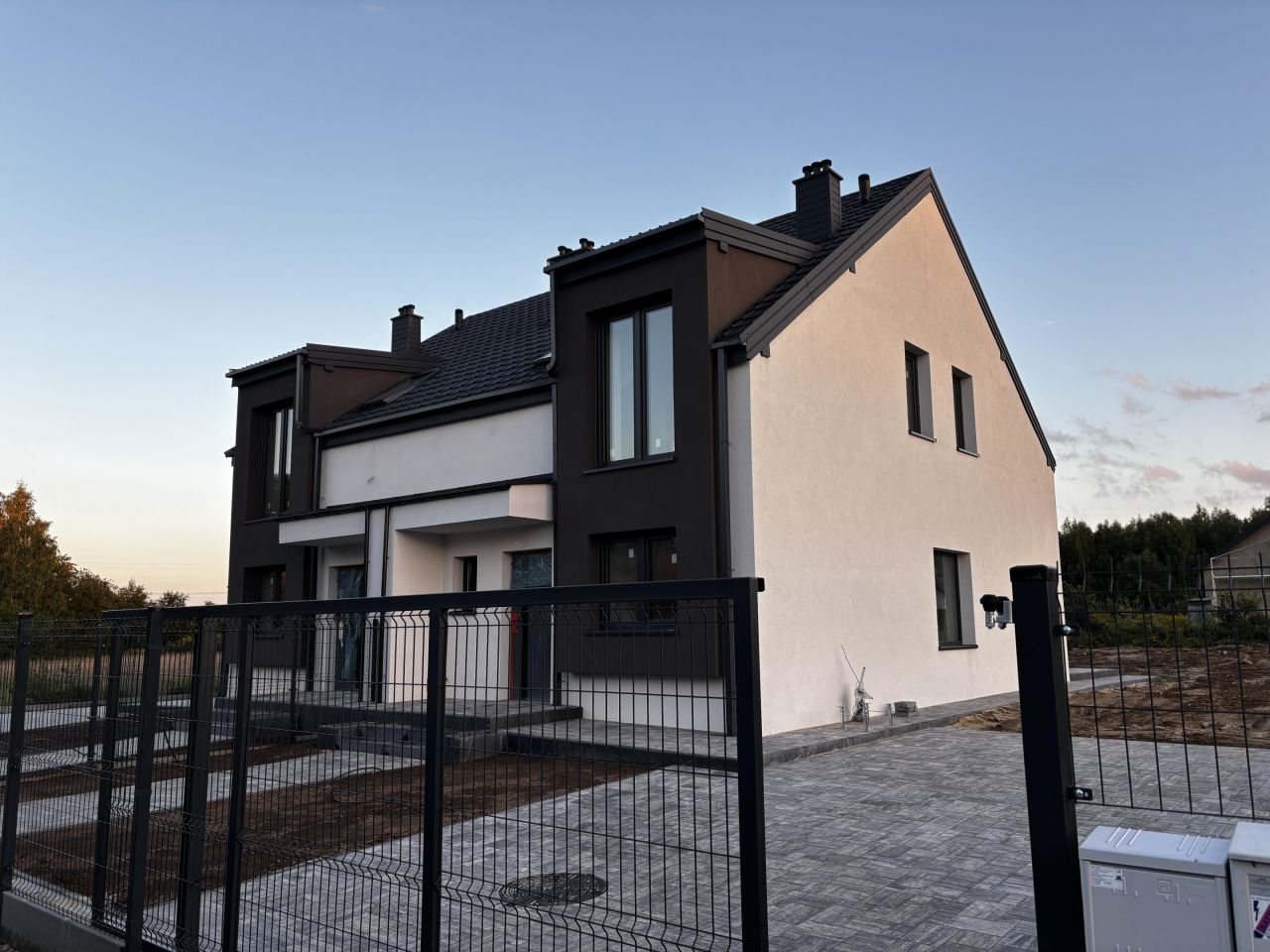 dom wolnostojący, 4 pokoje Łódź Stoki, ul. Listopadowa. Zdjęcie 1