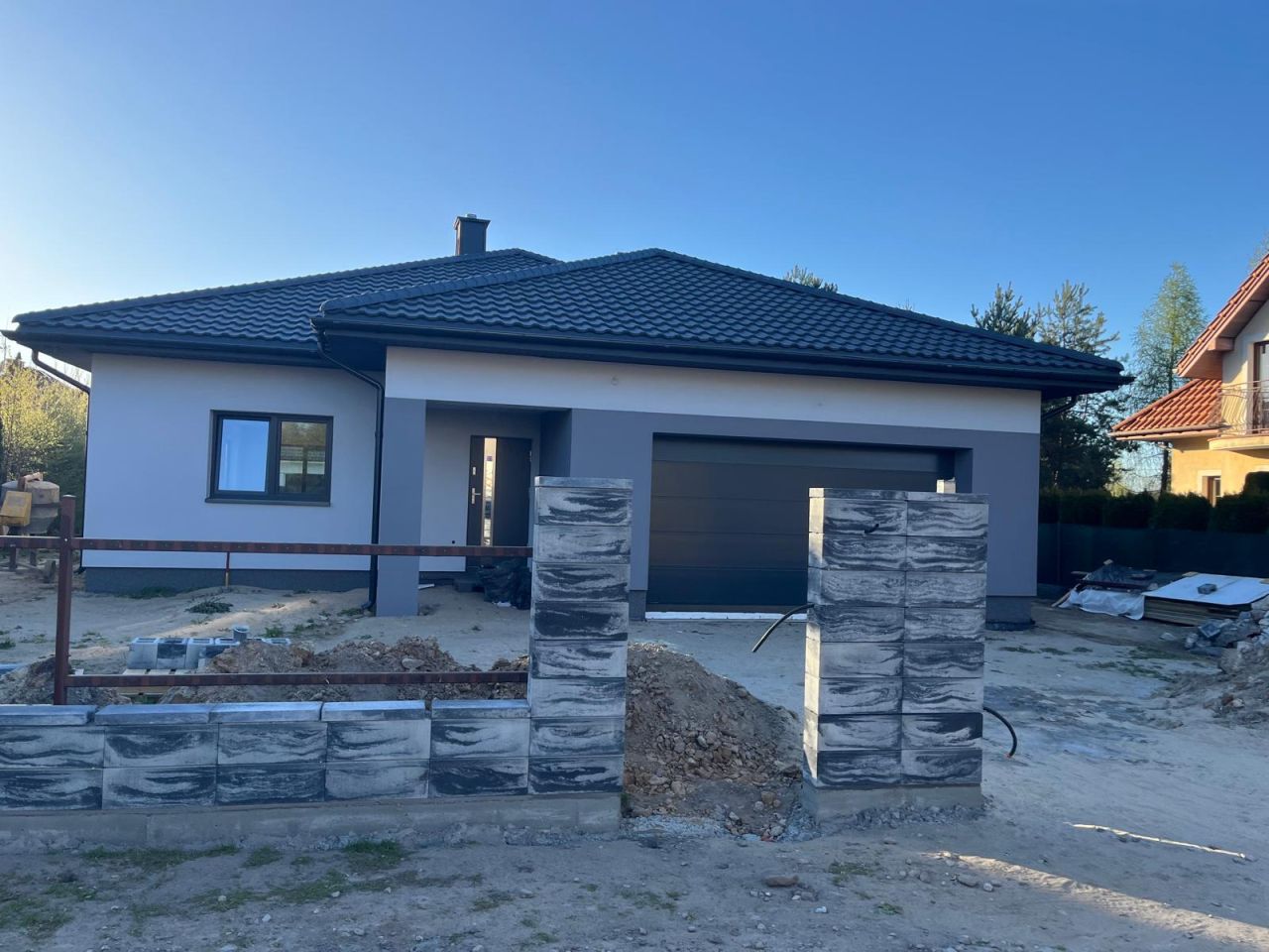 dom wolnostojący, 4 pokoje Okuniew, ul. Rattanowa. Zdjęcie 2