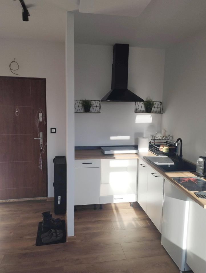 Mieszkanie 3-pokojowe Henryków, pl. Cystersów. Zdjęcie 2