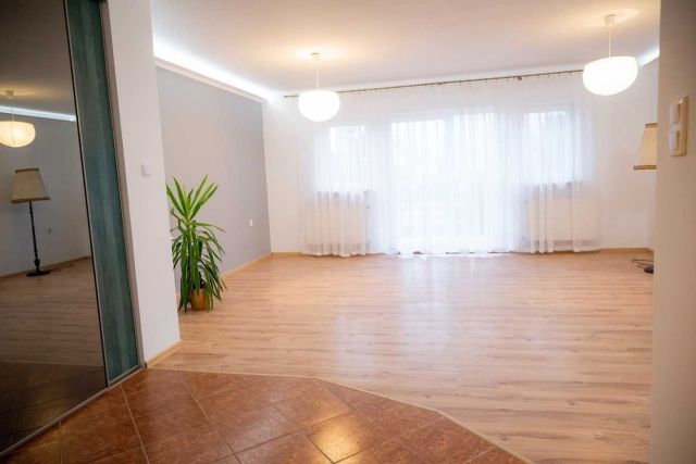 Mieszkanie 3-pokojowe Kobyłka, ul. ks. Augustyna Kordeckiego. Zdjęcie 1