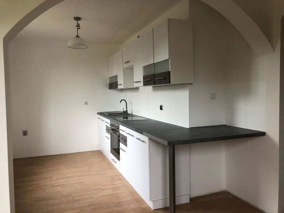 bliźniak, 3 pokoje Opaka, OPAKA. Zdjęcie 9