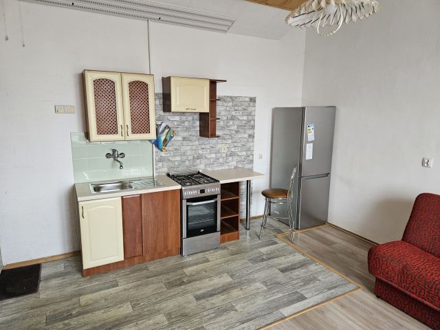 Mieszkanie 1-pokojowe Włostów. Zdjęcie 1