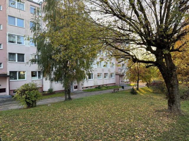 Mieszkanie 4-pokojowe Brzeziny, ul. Bartosza Głowackiego. Zdjęcie 1
