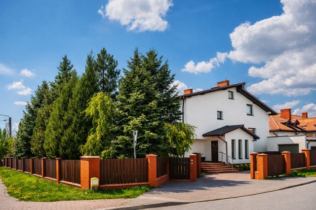 dom wolnostojący, 6 pokoi Domaszowice, ul. Wichrowa. Zdjęcie 1