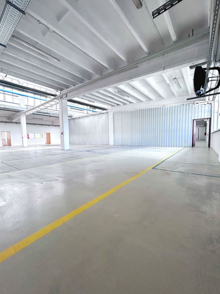 Hala/magazyn Pabianice, ul. gen. Stefana "Grota" Roweckiego. Zdjęcie 3