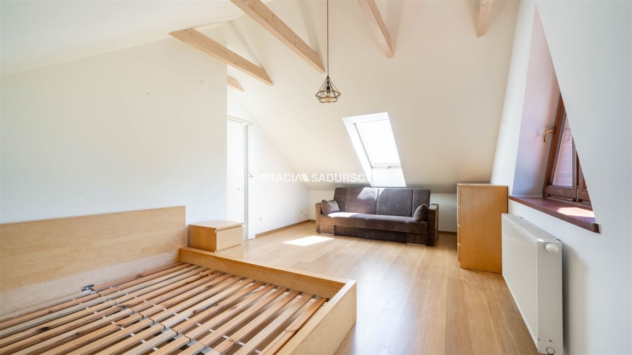 Mieszkanie 4-pokojowe Brzyczyna. Zdjęcie 13