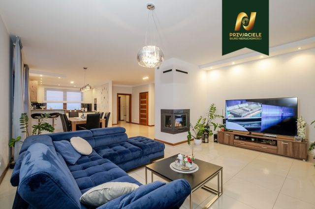 dom wolnostojący, 6 pokoi Różyny. Zdjęcie 1