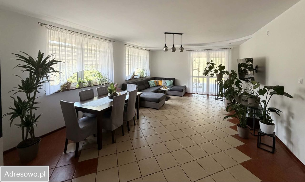 dom wolnostojący, 6 pokoi Nowe Miasto. Zdjęcie 2