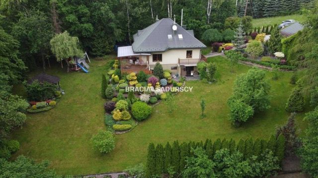 dom wolnostojący, 5 pokoi Rzeszotary, ul. Brzeziny. Zdjęcie 1