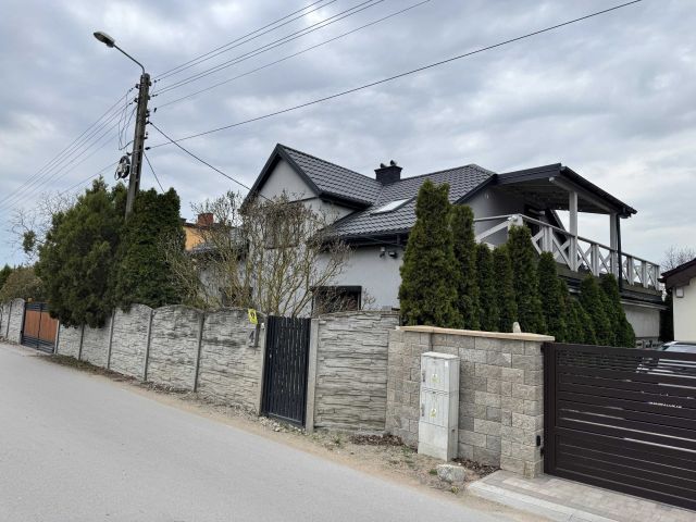 dom wolnostojący Sieradz, ul. Podmiejska. Zdjęcie 1