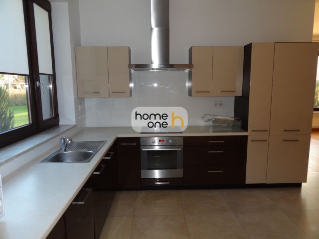 bliźniak, 7 pokoi Konstancin-Jeziorna. Zdjęcie 2