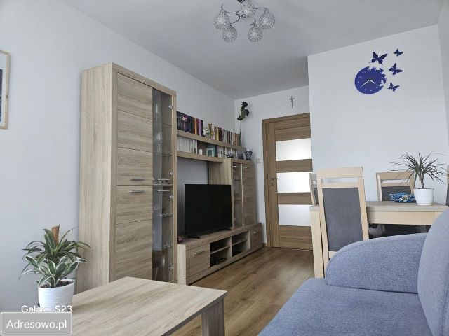 Mieszkanie 3-pokojowe Jelenia Góra Zabobrze, ul. Oskara Kolberga. Zdjęcie 1