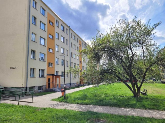 Mieszkanie 3-pokojowe Jelenia Góra Cieplice Śląskie-Zdrój, ul. Dwudziestolecia. Zdjęcie 1