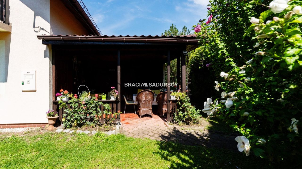 dom wolnostojący, 4 pokoje Brzeźnica. Zdjęcie 4