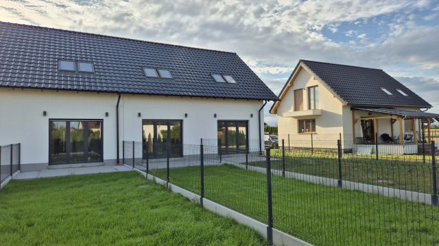 bliźniak, 4 pokoje Lewin Brzeski, ul. Diamentowa. Zdjęcie 1