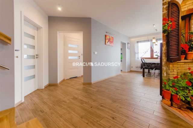 dom wolnostojący, 7 pokoi Myślenice Górne Przedmieście. Zdjęcie 25