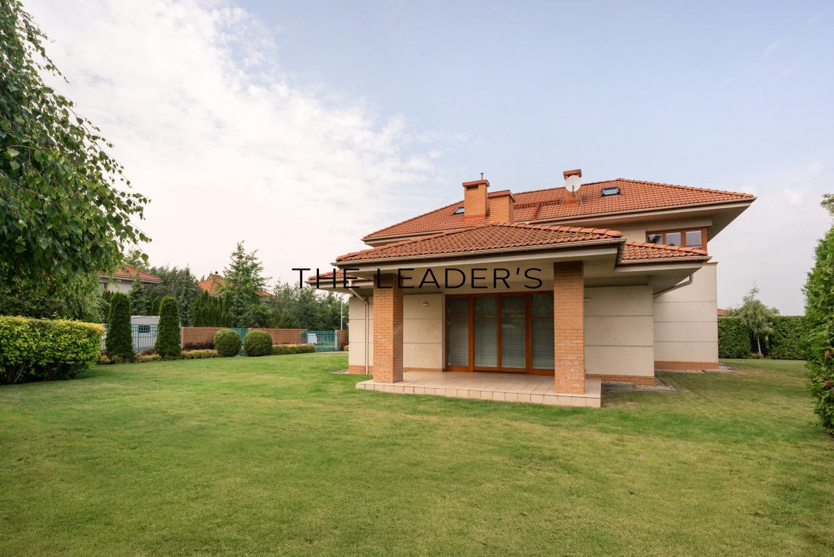 dom wolnostojący, 7 pokoi Bielawa. Zdjęcie 2