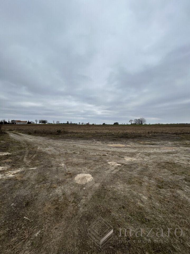 Działka budowlana Stronno. Zdjęcie 9