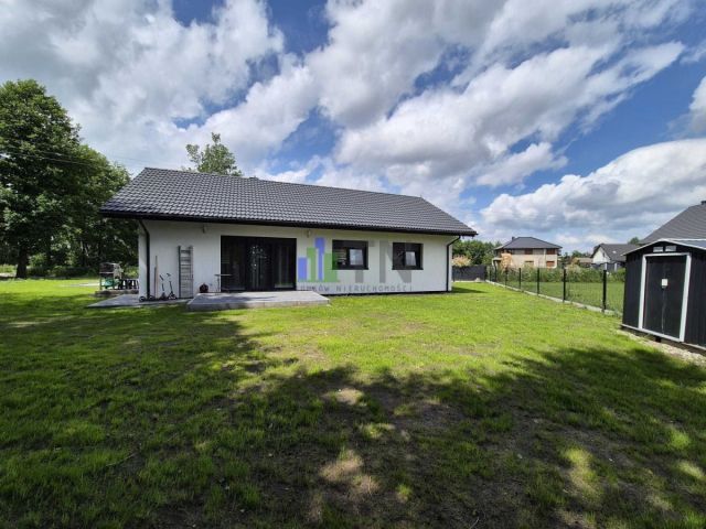 dom wolnostojący, 4 pokoje Chrząstawa Wielka. Zdjęcie 1