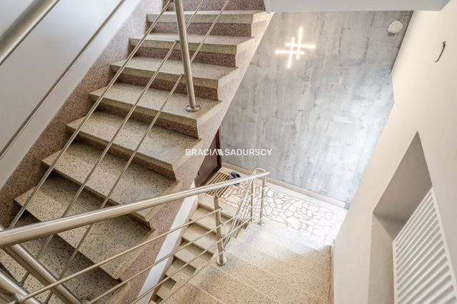 dom wolnostojący, 9 pokoi Kraków Zwierzyniec. Zdjęcie 11