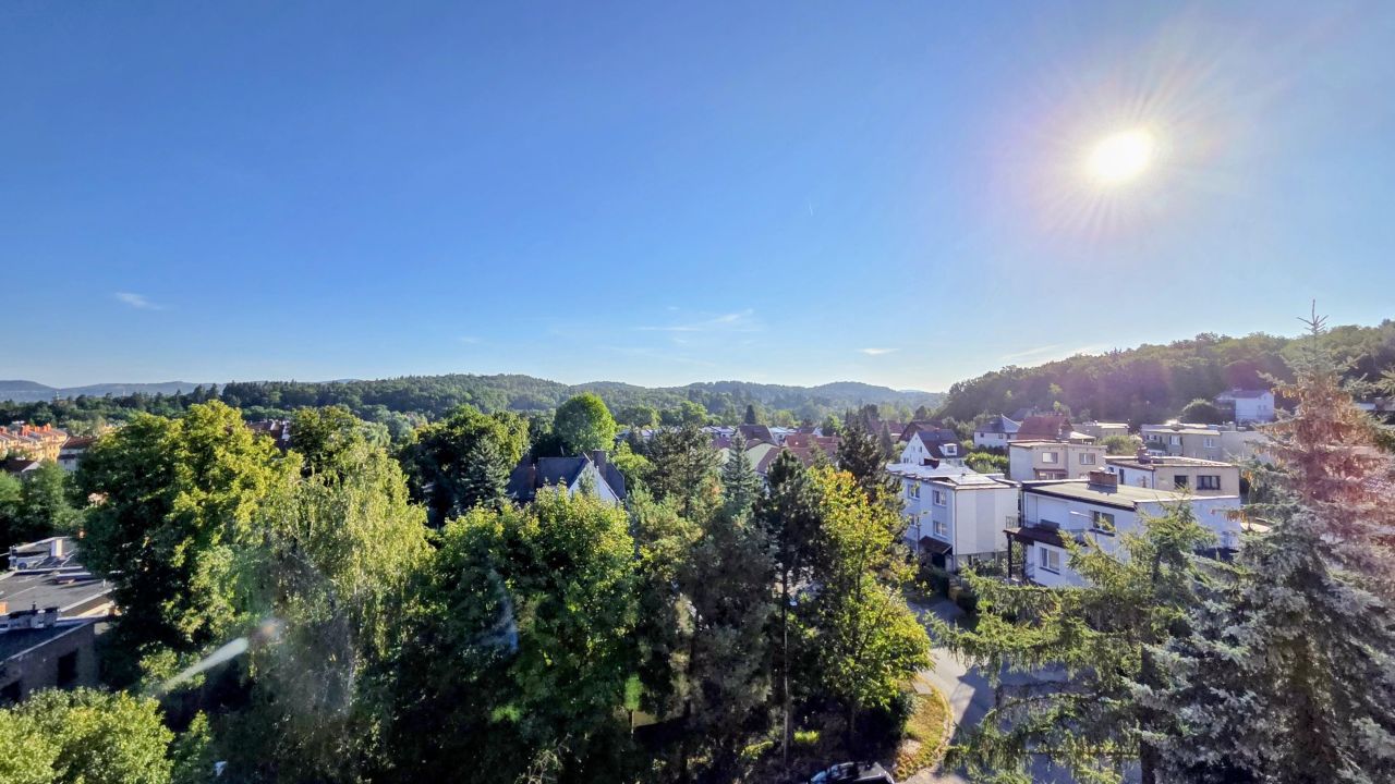 Mieszkanie 3-pokojowe Jelenia Góra Centrum, ul. Konstantego Ildefonsa Gałczyńskiego. Zdjęcie 3
