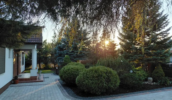 dom wolnostojący, 6 pokoi Kiełczów, Na Końcu