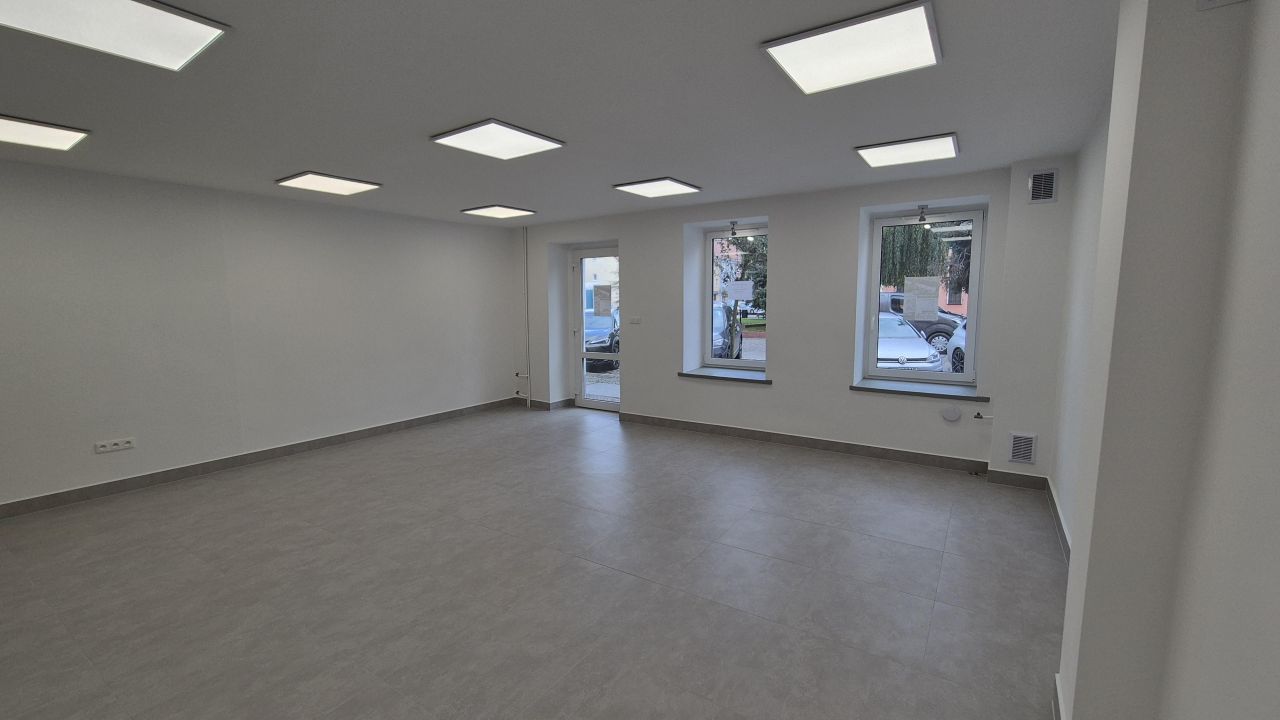 Lokal Lewin Brzeski, rynek Rynek. Zdjęcie 13