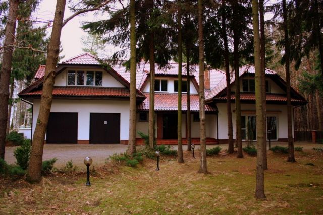 dom wolnostojący, 5 pokoi Łomianki. Zdjęcie 1