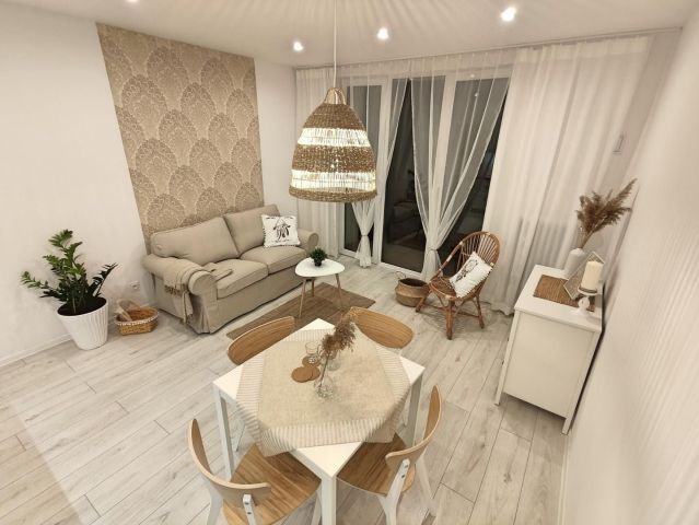 Mieszkanie 3-pokojowe Tarnów Śródmieście, ul. Hugona Kołłątaja. Zdjęcie 1