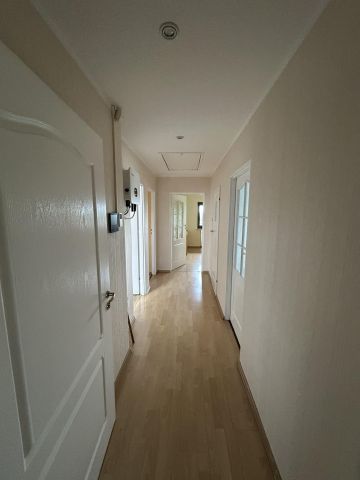 bliźniak, 8 pokoi Kielce Czarnów, ul. Hilarego Mali. Zdjęcie 16