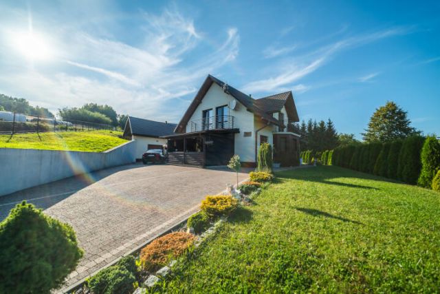 dom wolnostojący, 6 pokoi Jasienica Rosielna. Zdjęcie 1