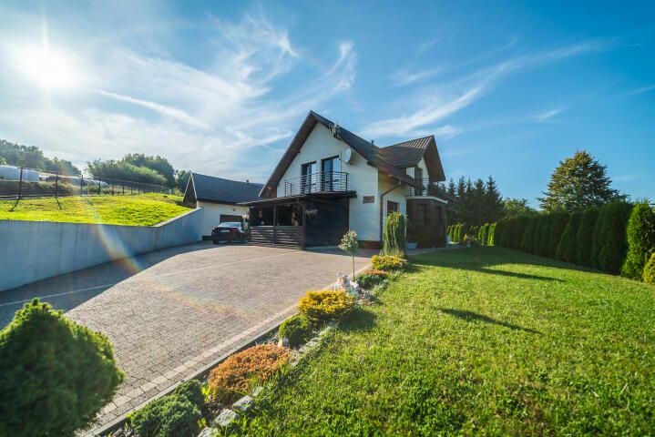 dom wolnostojący, 6 pokoi Jasienica Rosielna