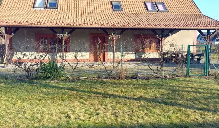 dom wolnostojący, 5 pokoi Obora, ul. Różana