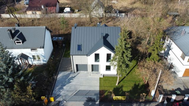 dom wolnostojący, 5 pokoi Józefów, ul. Podstołeczna. Zdjęcie 1