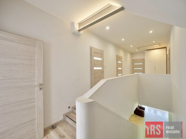 dom wolnostojący, 10 pokoi Dychów. Zdjęcie 14