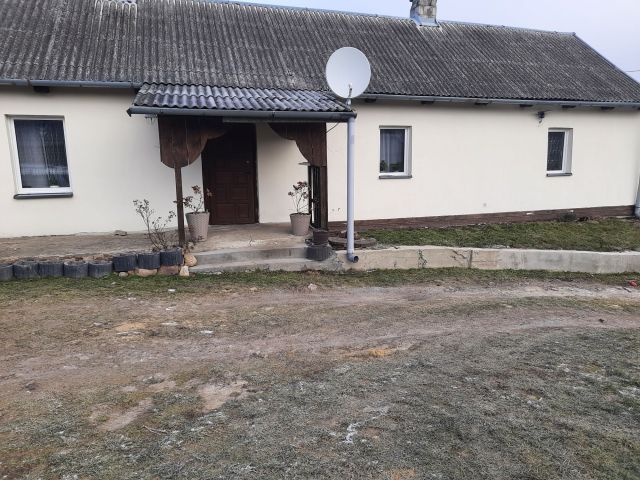 dom wolnostojący, 2 pokoje Iwaniska, ul. Słupska. Zdjęcie 1
