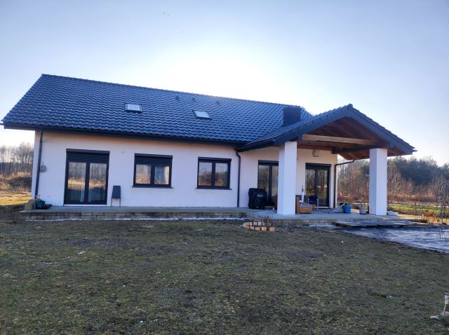 dom wolnostojący, 3 pokoje Krągola. Zdjęcie 1