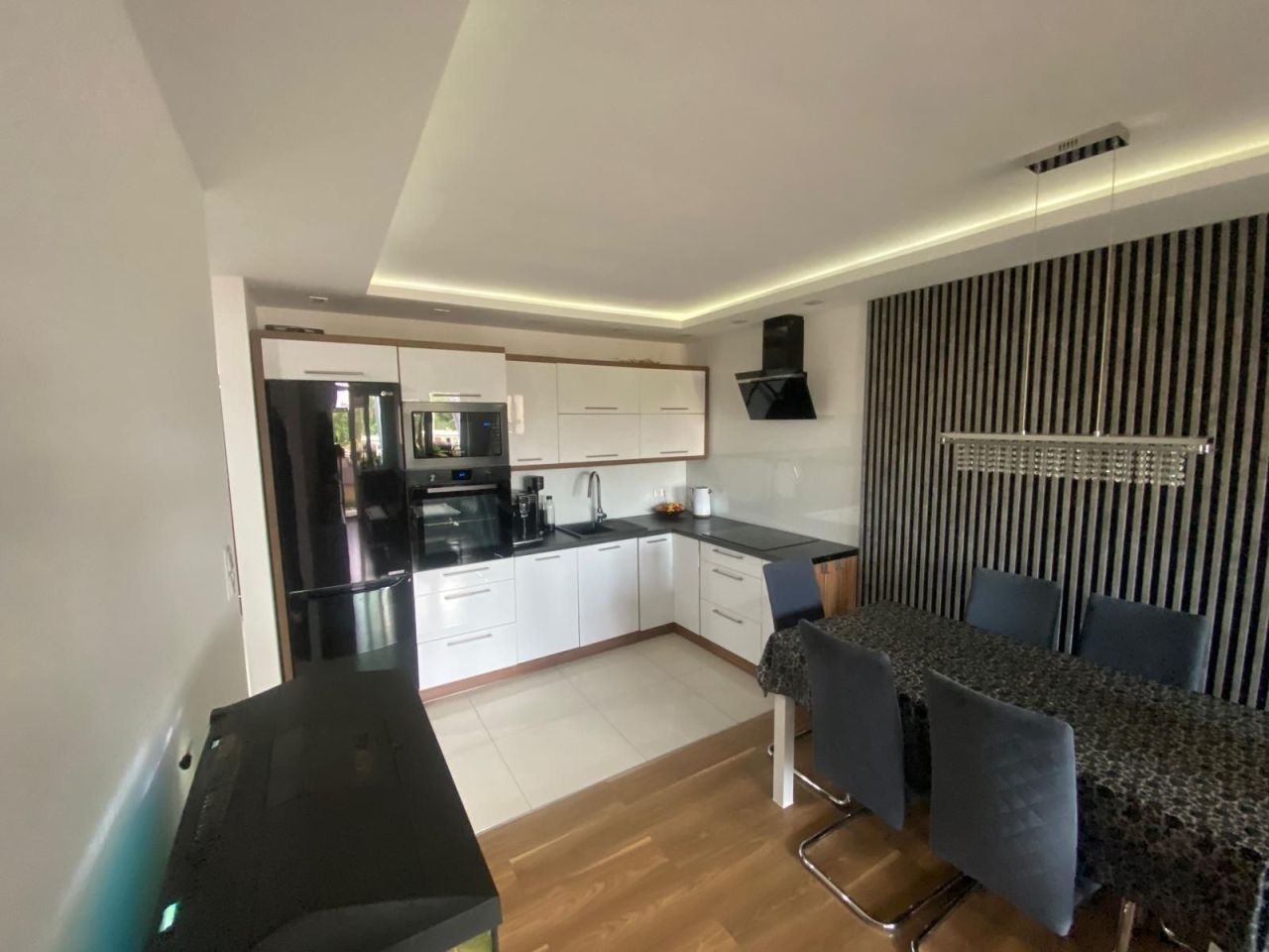 Mieszkanie 3-pokojowe Kaniwola. Zdjęcie 3