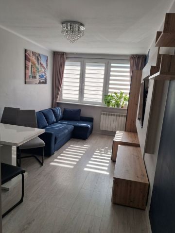 Mieszkanie 3-pokojowe Jelcz-Laskowice Centrum, ul. Hipolita Cegielskiego. Zdjęcie 1