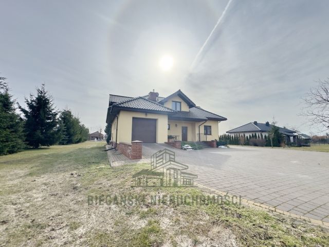 dom wolnostojący, 5 pokoi Łuszczów Drugi. Zdjęcie 2