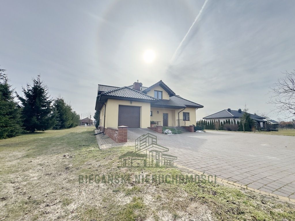 dom wolnostojący, 5 pokoi Łuszczów Drugi. Zdjęcie 2