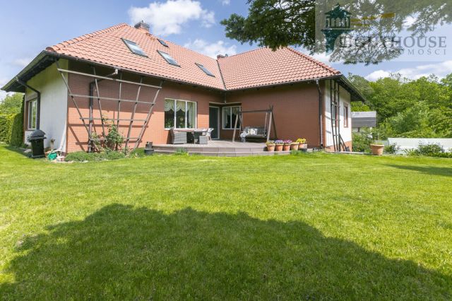 dom wolnostojący, 7 pokoi Trąbki Wielkie. Zdjęcie 2