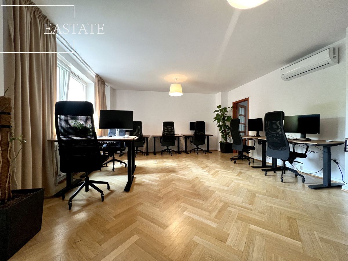 Lokal Warszawa Wola, skwer ks. kard. Stefana Wyszyńskiego. Zdjęcie 4