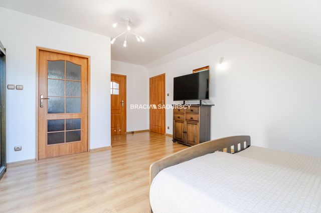 dom wolnostojący, 7 pokoi Mucharz. Zdjęcie 23