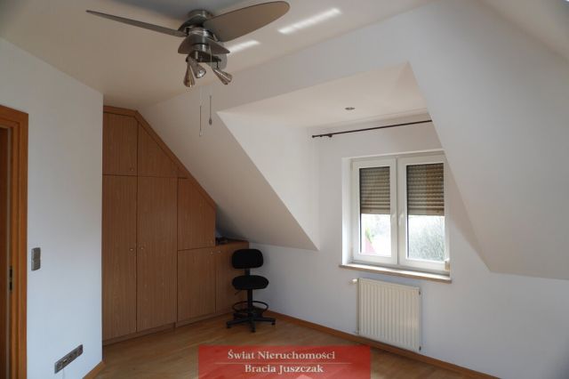 dworek, 5 pokoi Żerniki Wrocławskie. Zdjęcie 19