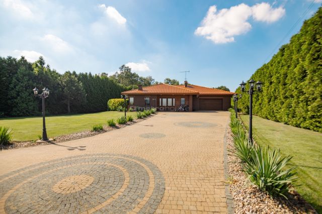 dom wolnostojący, 3 pokoje Wola Branicka. Zdjęcie 1