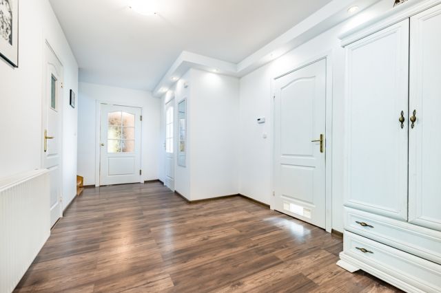 dom wolnostojący, 6 pokoi Strażów. Zdjęcie 10