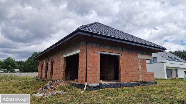 dom wolnostojący, 4 pokoje Kuźniki. Zdjęcie 1