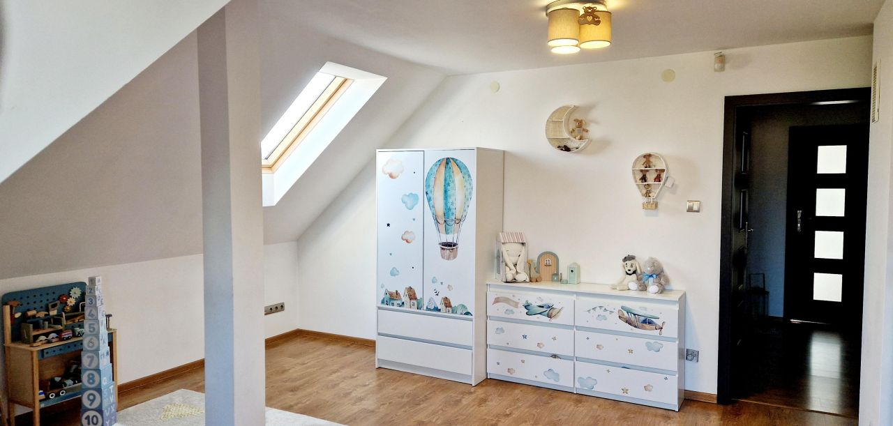 dom wolnostojący, 6 pokoi Brzeźnica. Zdjęcie 2