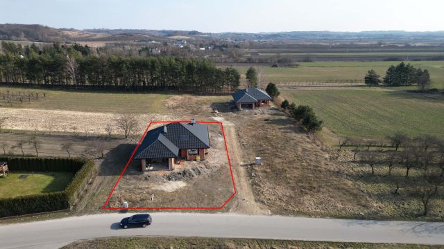 dom wolnostojący, 4 pokoje Bronina. Zdjęcie 1